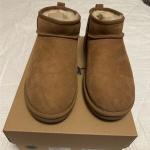 Ankle Mini Uggs, size 9